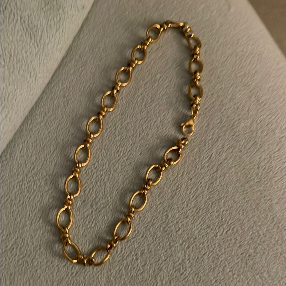 Elegant Gold Chain Bracelet